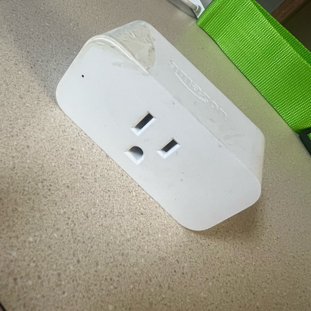 Amazon White Smart Plug Outlet Adapter